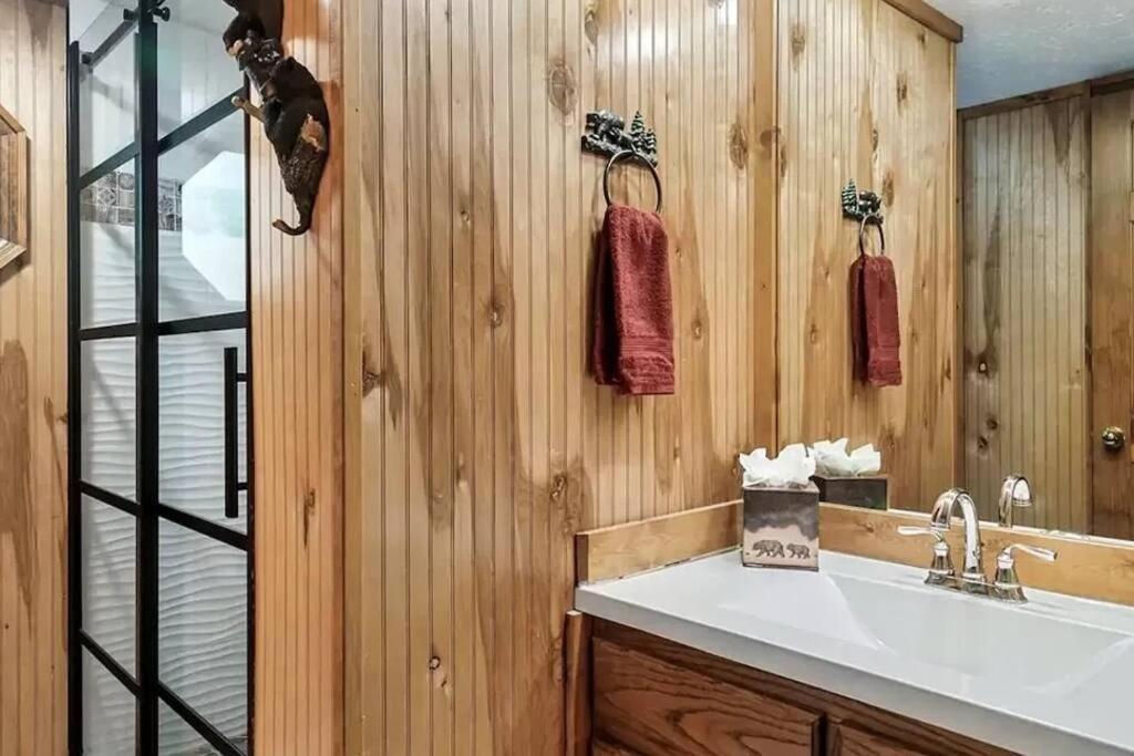 Beary Peaceful Smokies Retreat: Hot-Tub & Pools Villa Пиджен Фордж Екстериор снимка